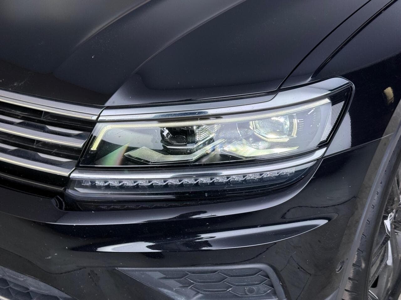 Volkswagen Tiguan thumbnail Lights Front
