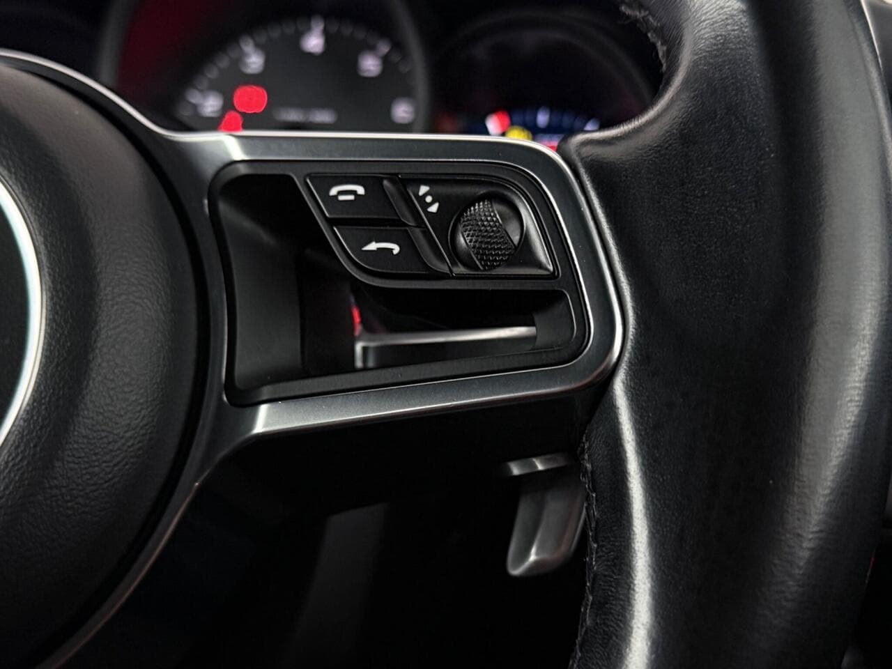 Porsche Macan thumbnail Misc Controls
