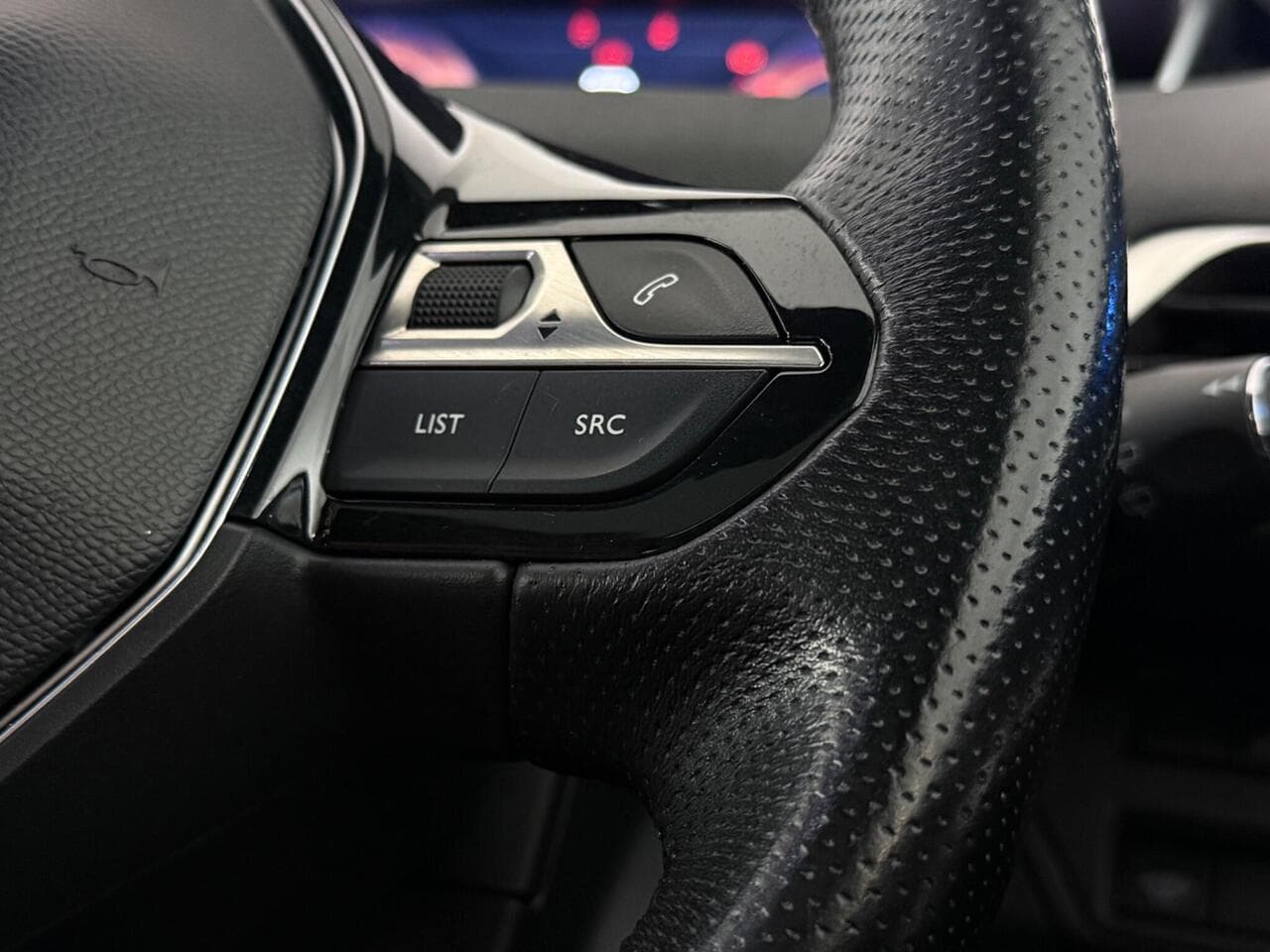 Peugeot 5008 thumbnail Misc Controls