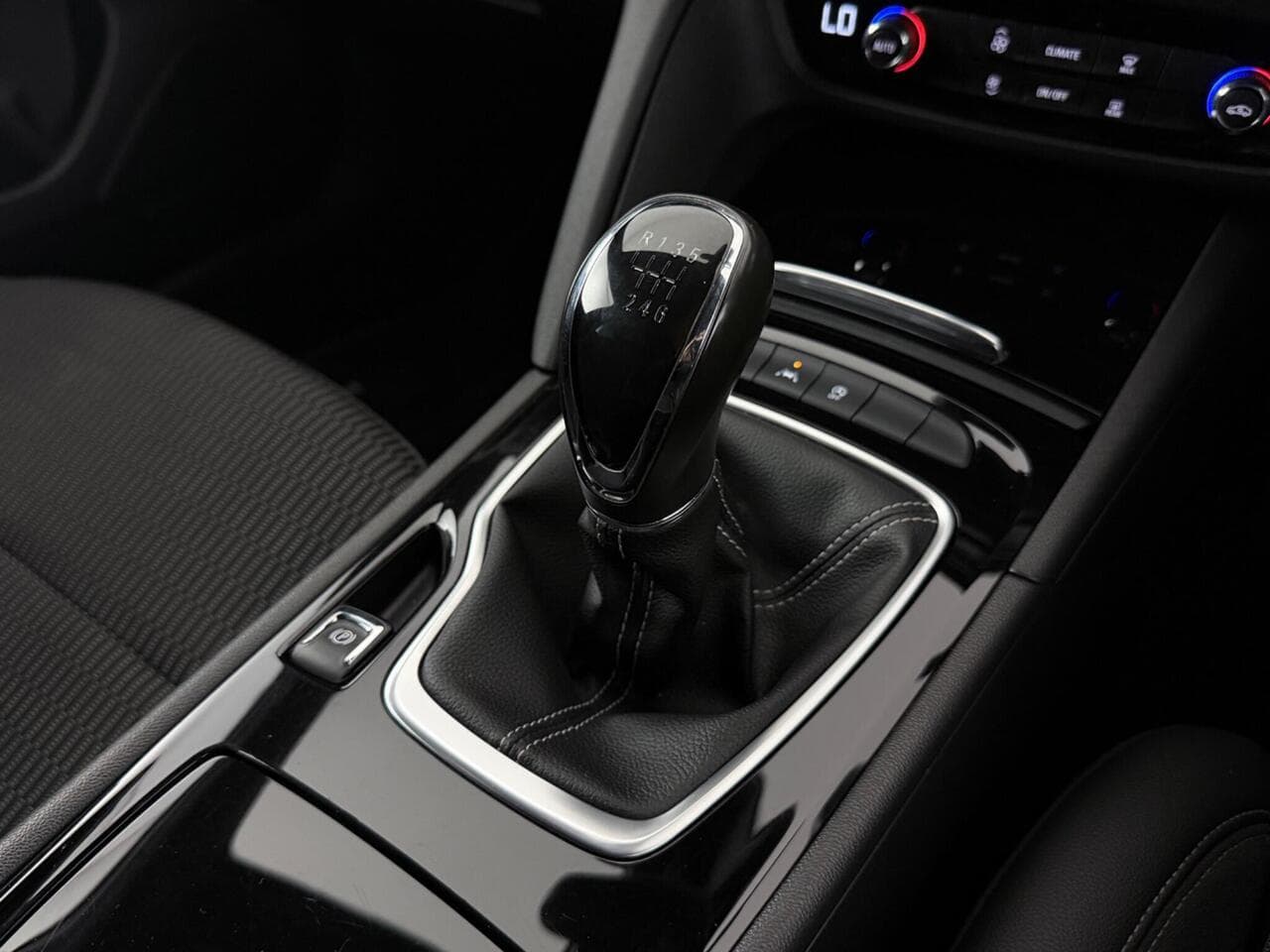 Vauxhall Insignia thumbnail Interior Front