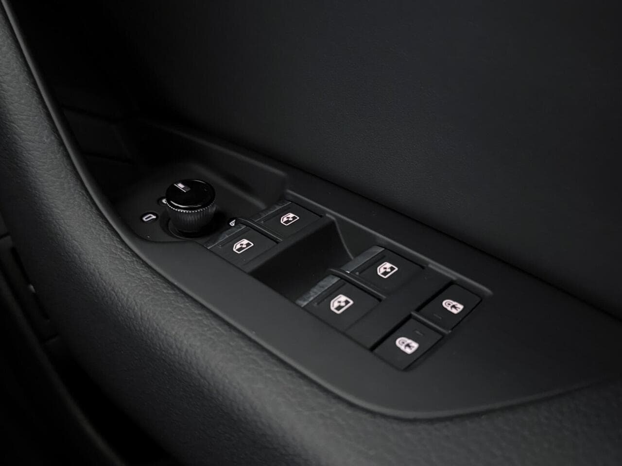 Audi A6 Saloon thumbnail Misc Controls