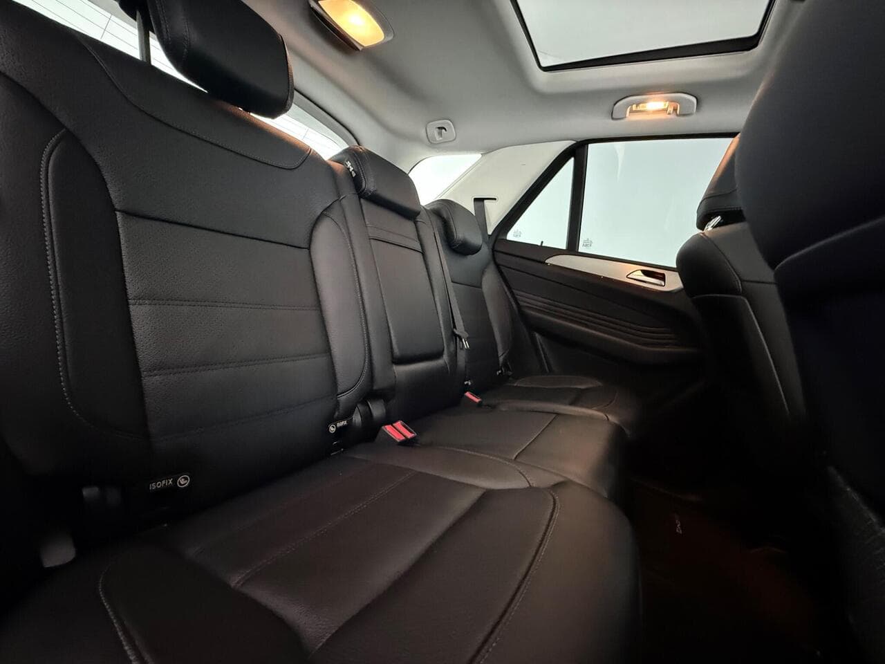 Mercedes-Benz GLE thumbnail Seats Rear