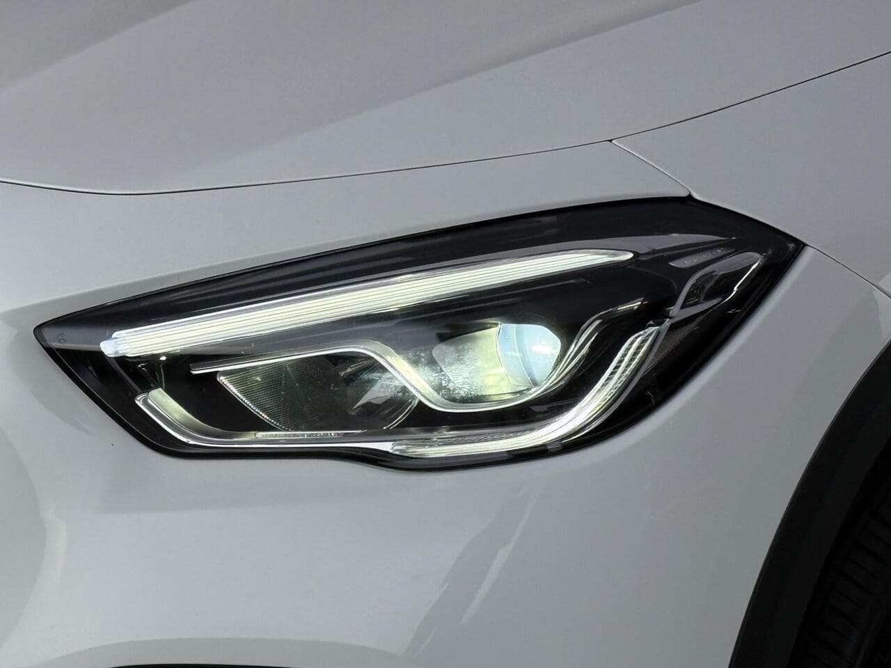Mercedes-Benz GLA thumbnail Lights Front