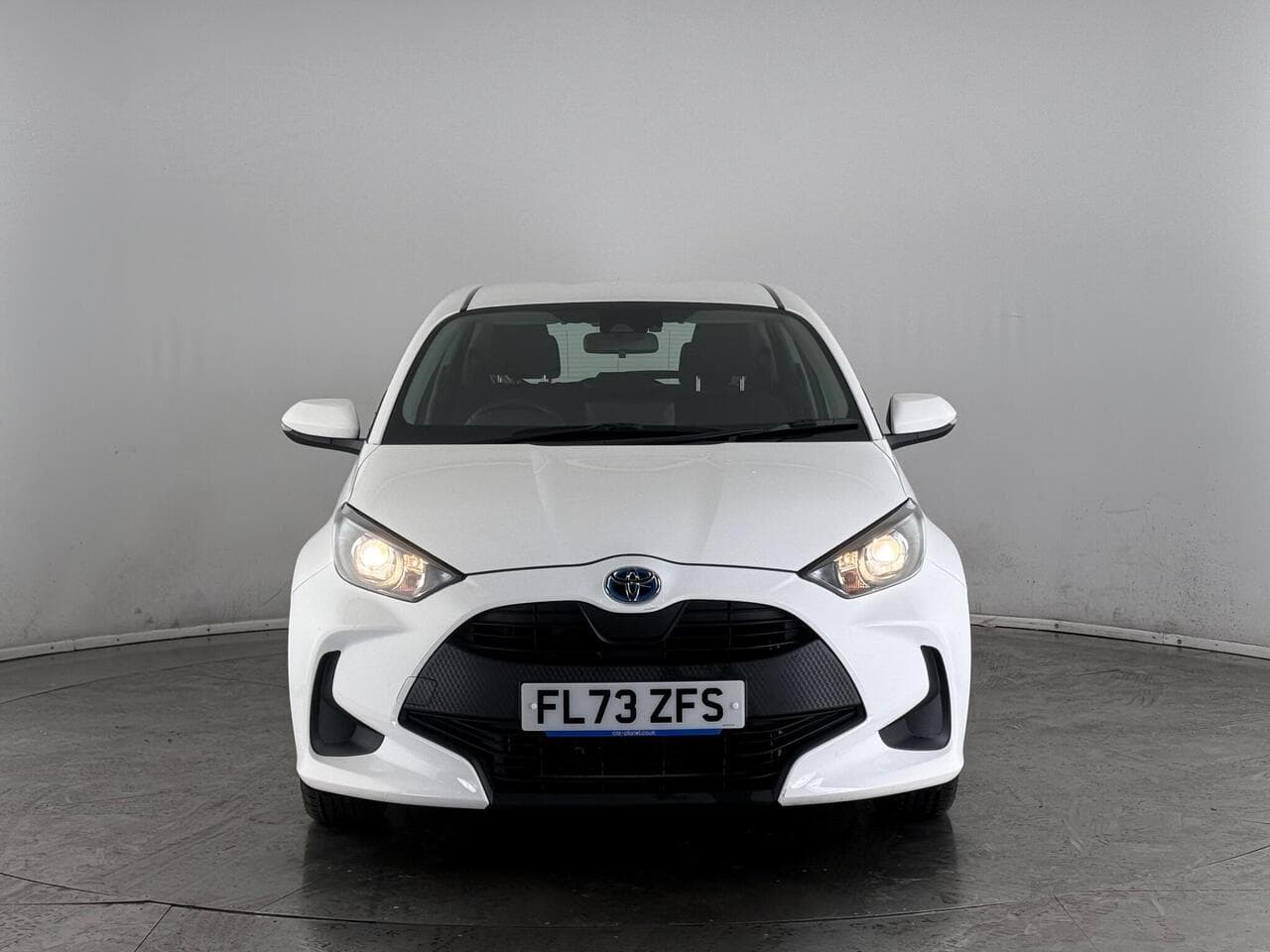 Toyota Yaris thumbnail Front