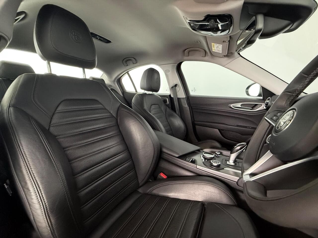 Alfa Romeo Giulia thumbnail Seat Driver