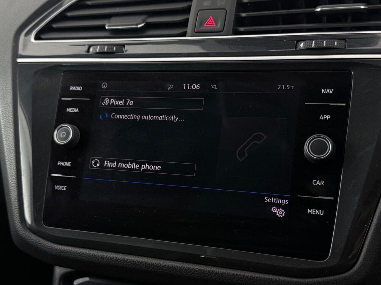 Volkswagen Tiguan thumbnail Infotainment System