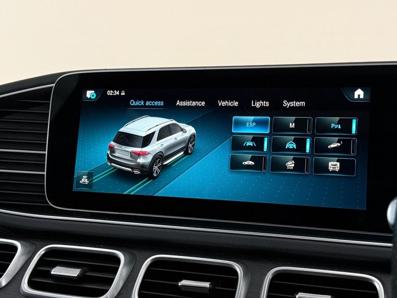 Mercedes-Benz GLE thumbnail Infotainment System