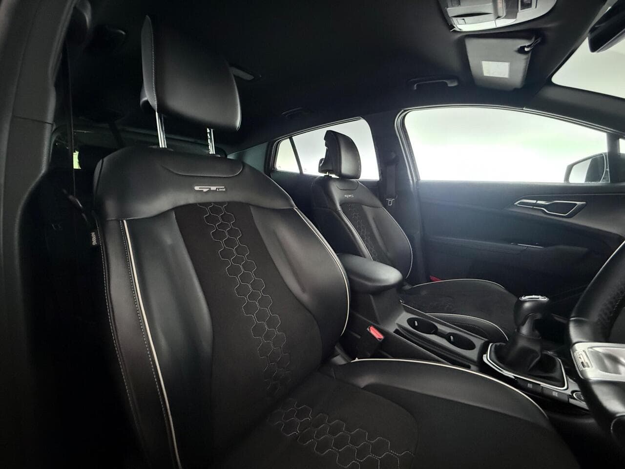 Kia Sportage thumbnail Seat Driver