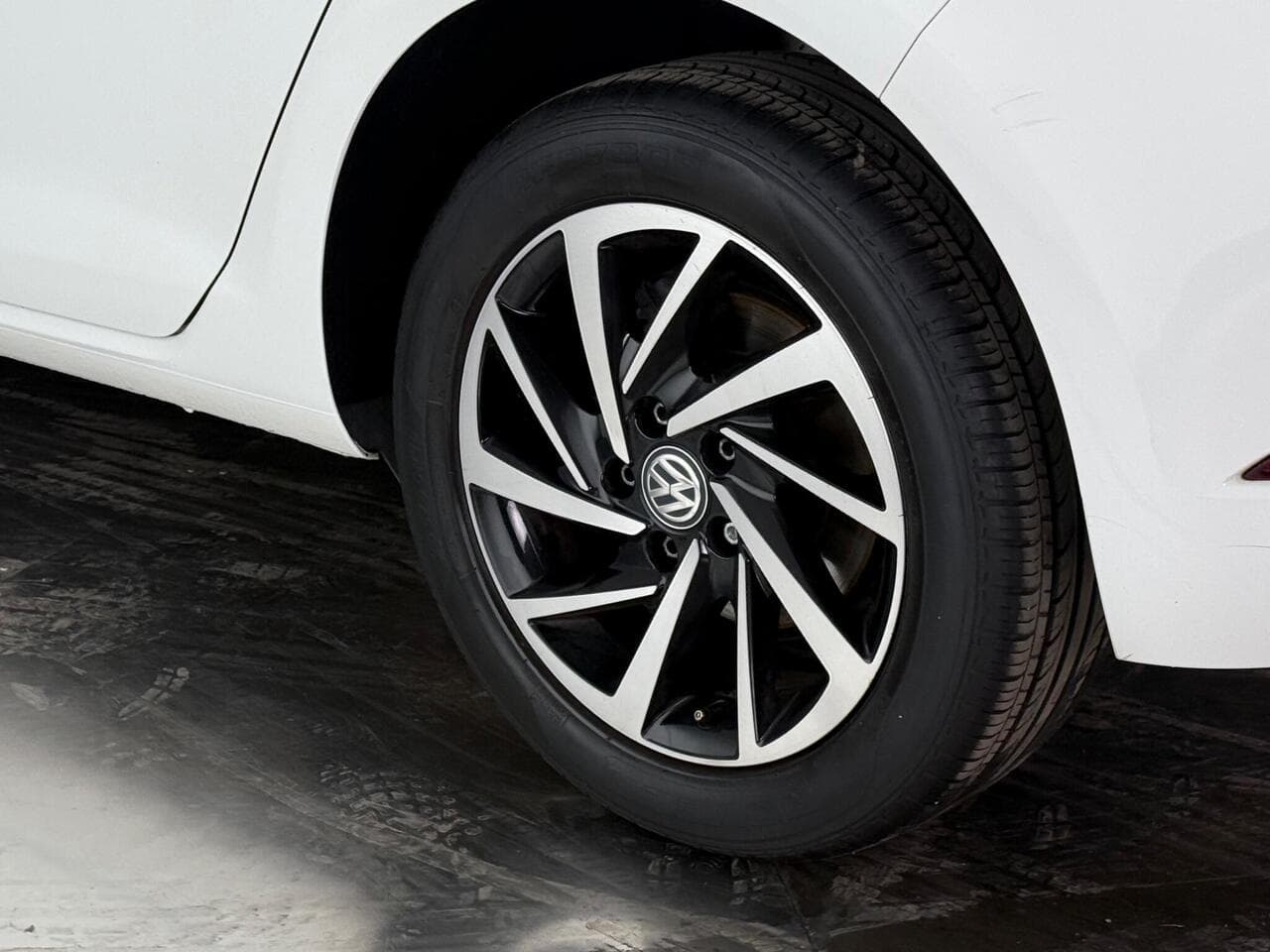 Volkswagen Golf thumbnail Wheel