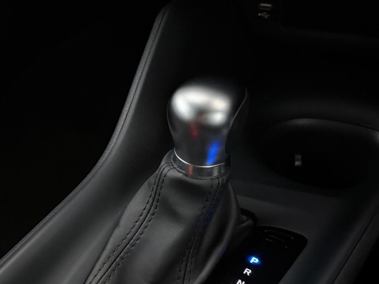 Toyota C-HR thumbnail Interior Front