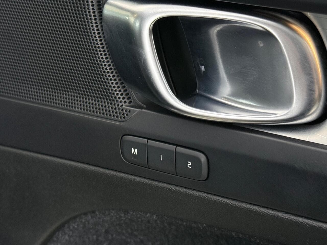 Volvo XC40 thumbnail Misc Controls