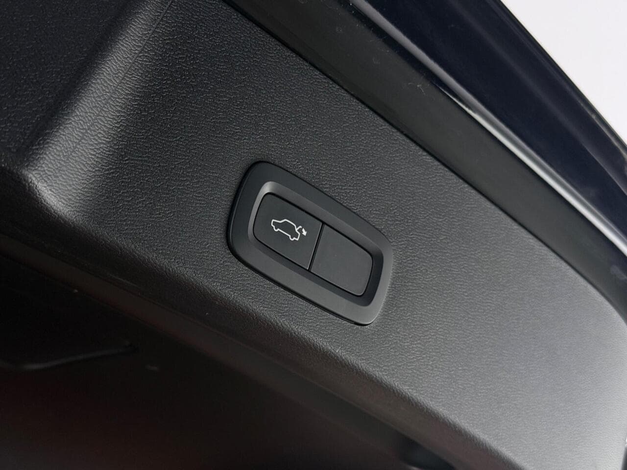 Volvo XC40 thumbnail Misc Controls