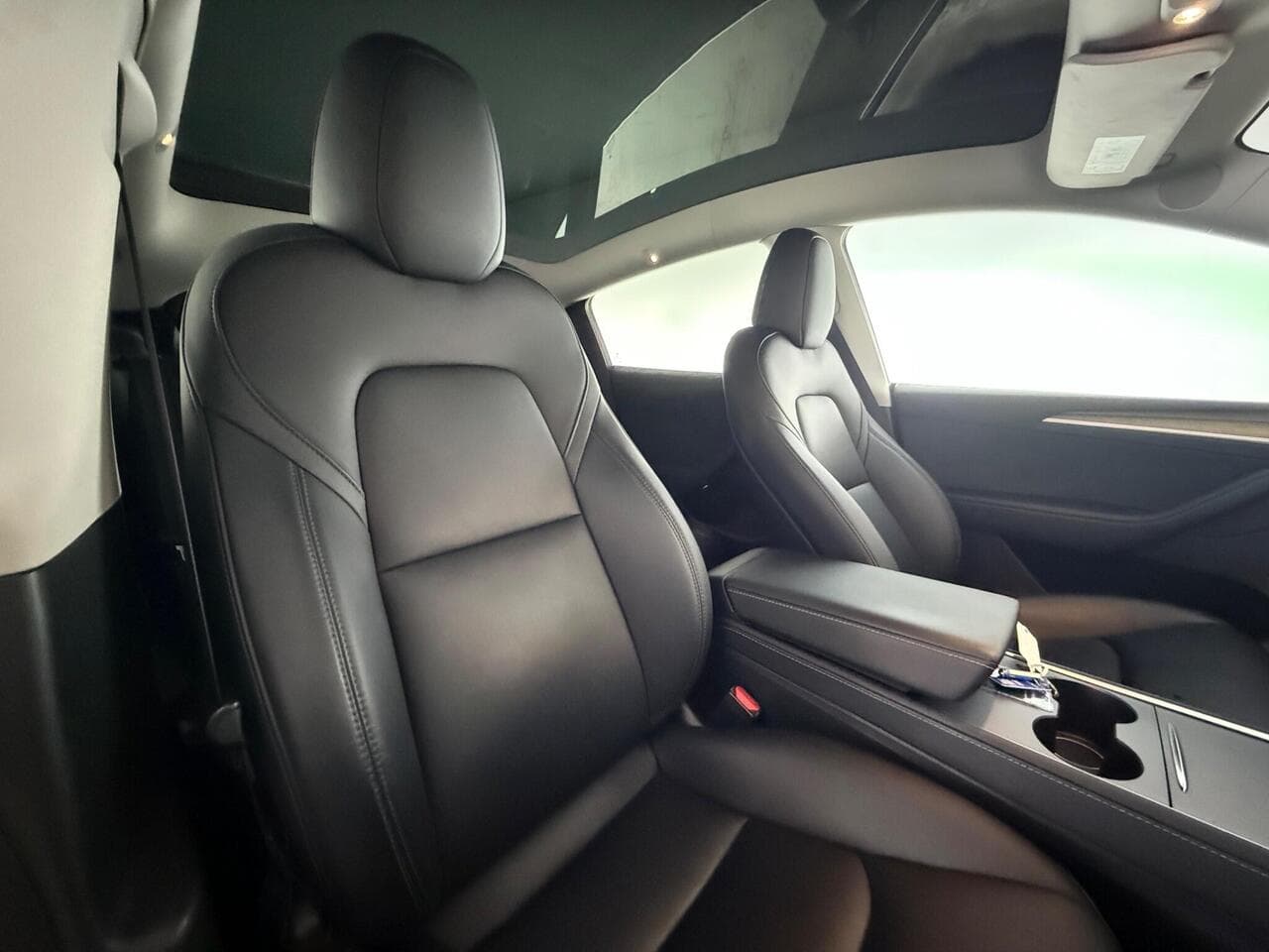 Tesla Model Y thumbnail Seat Driver