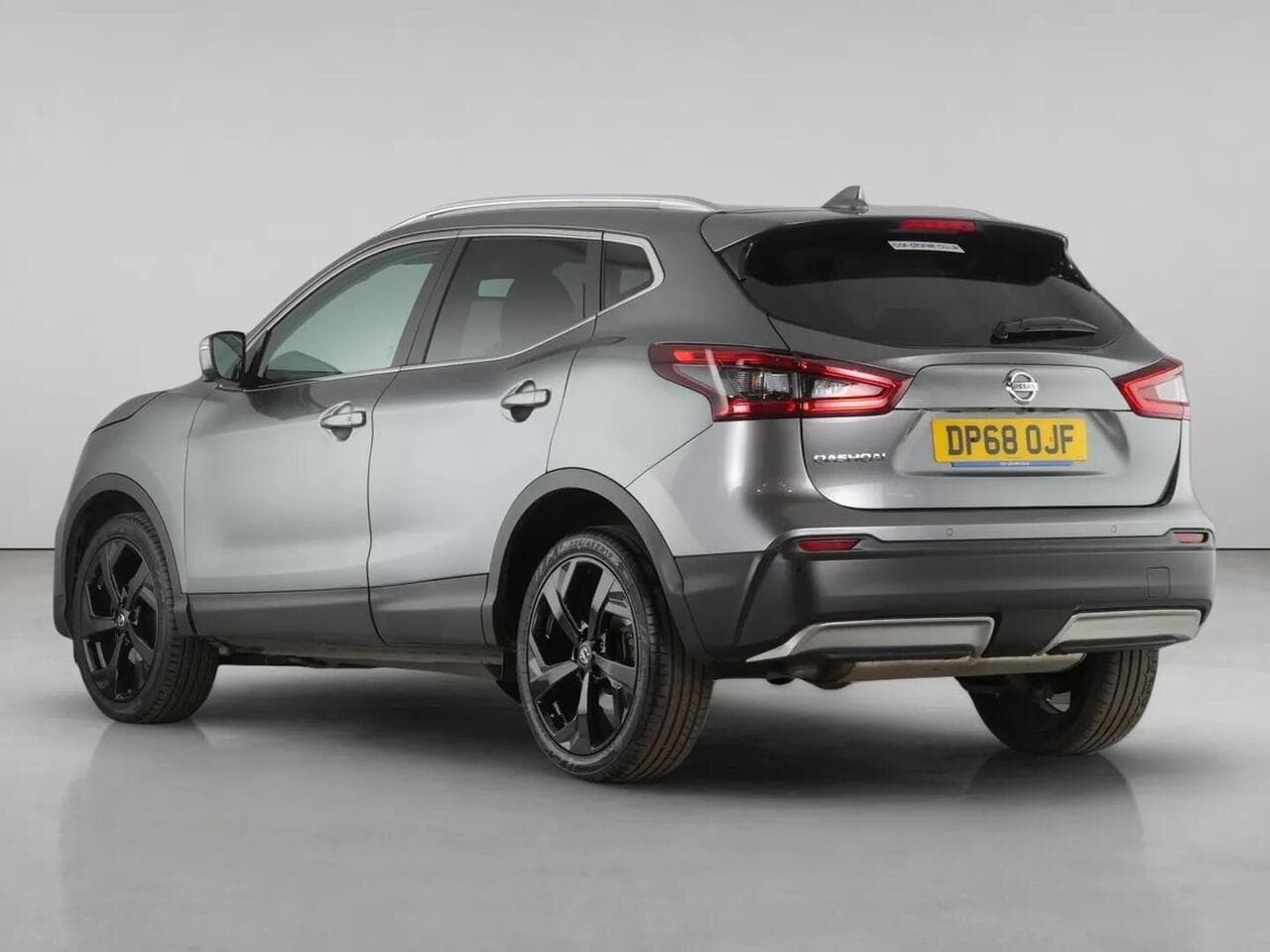 Nissan Qashqai thumbnail Rear Left