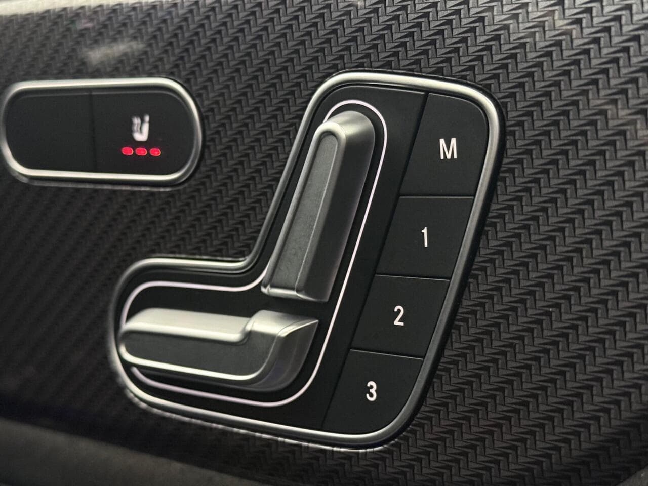 Mercedes-Benz GLB thumbnail Misc Controls