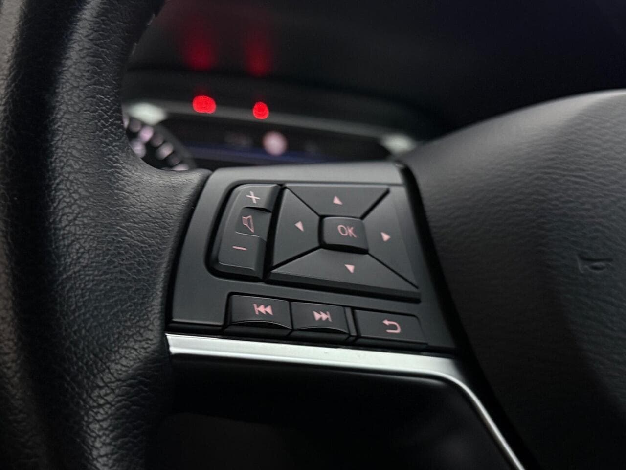 Nissan Juke thumbnail Misc Controls