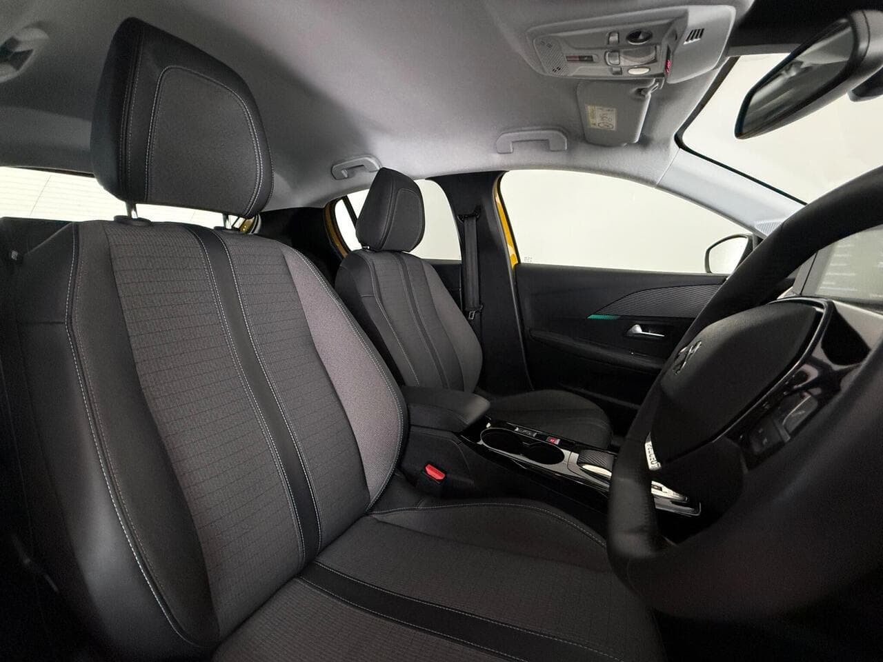 Peugeot 208 thumbnail Seat Driver