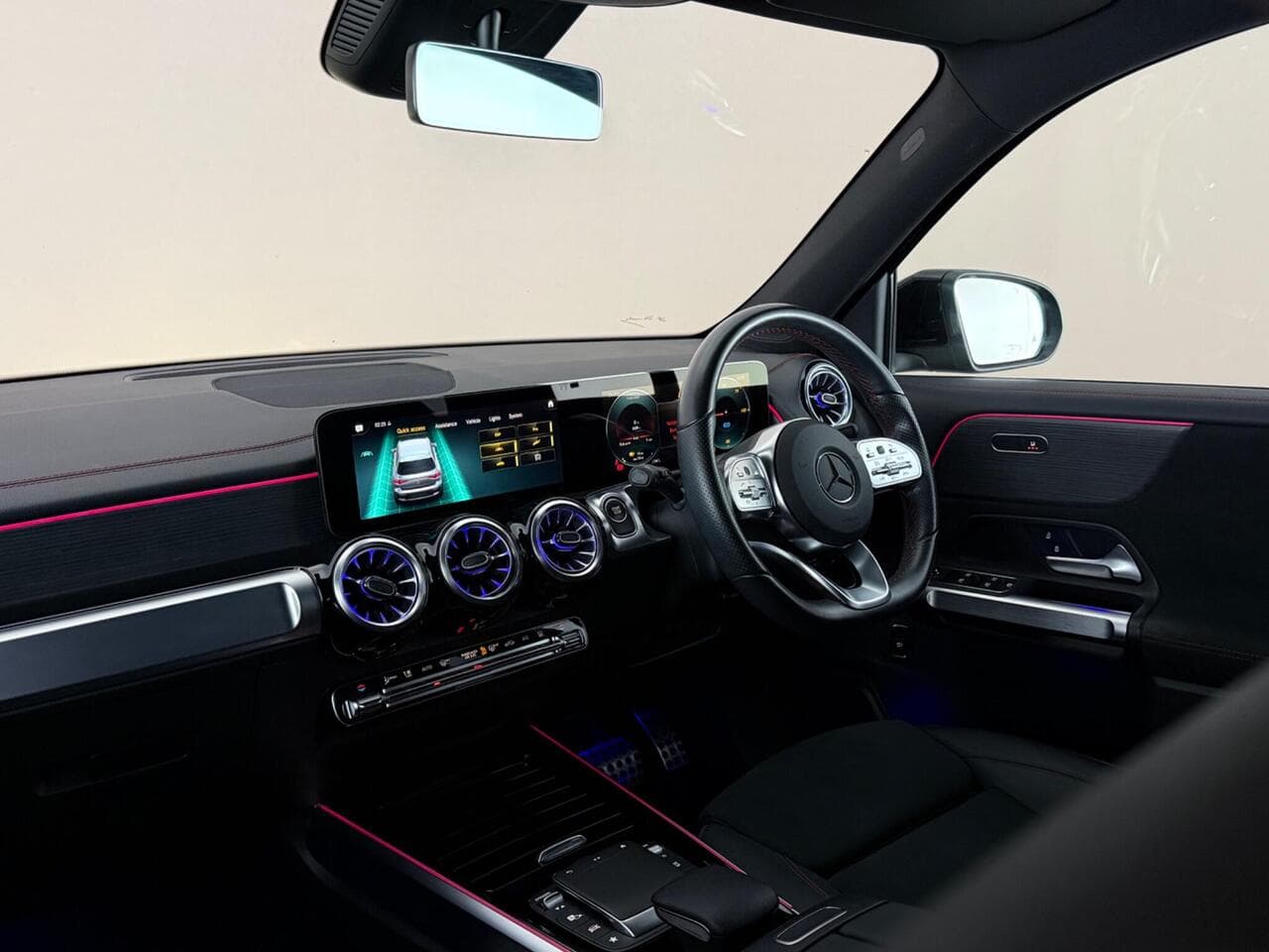 Mercedes-Benz EQB thumbnail Interior Front