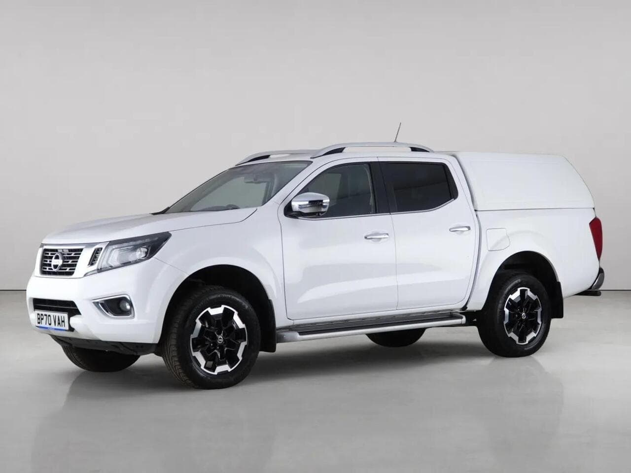 Nissan Navara thumbnail Front Left