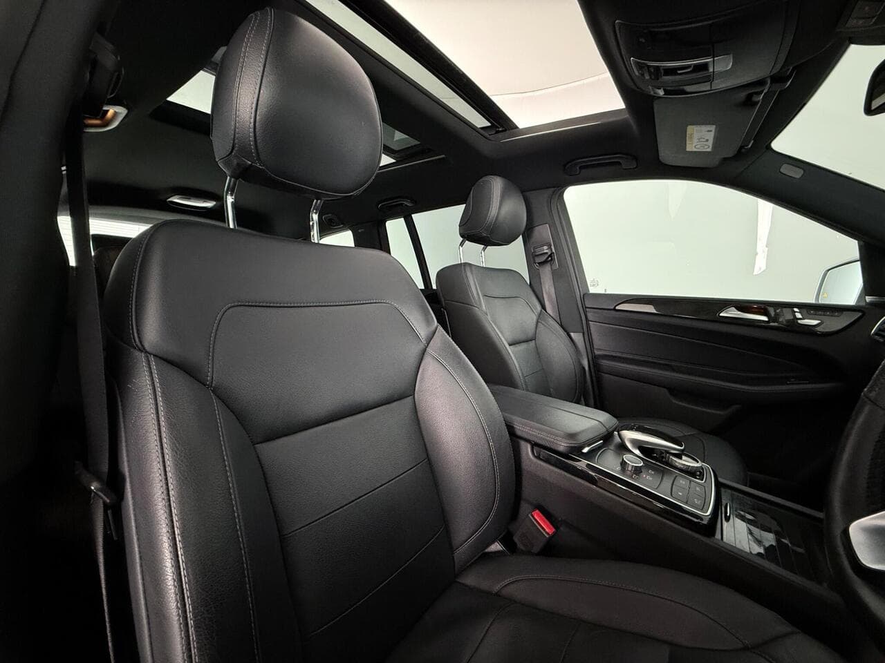 Mercedes-Benz GLS thumbnail Seat Driver