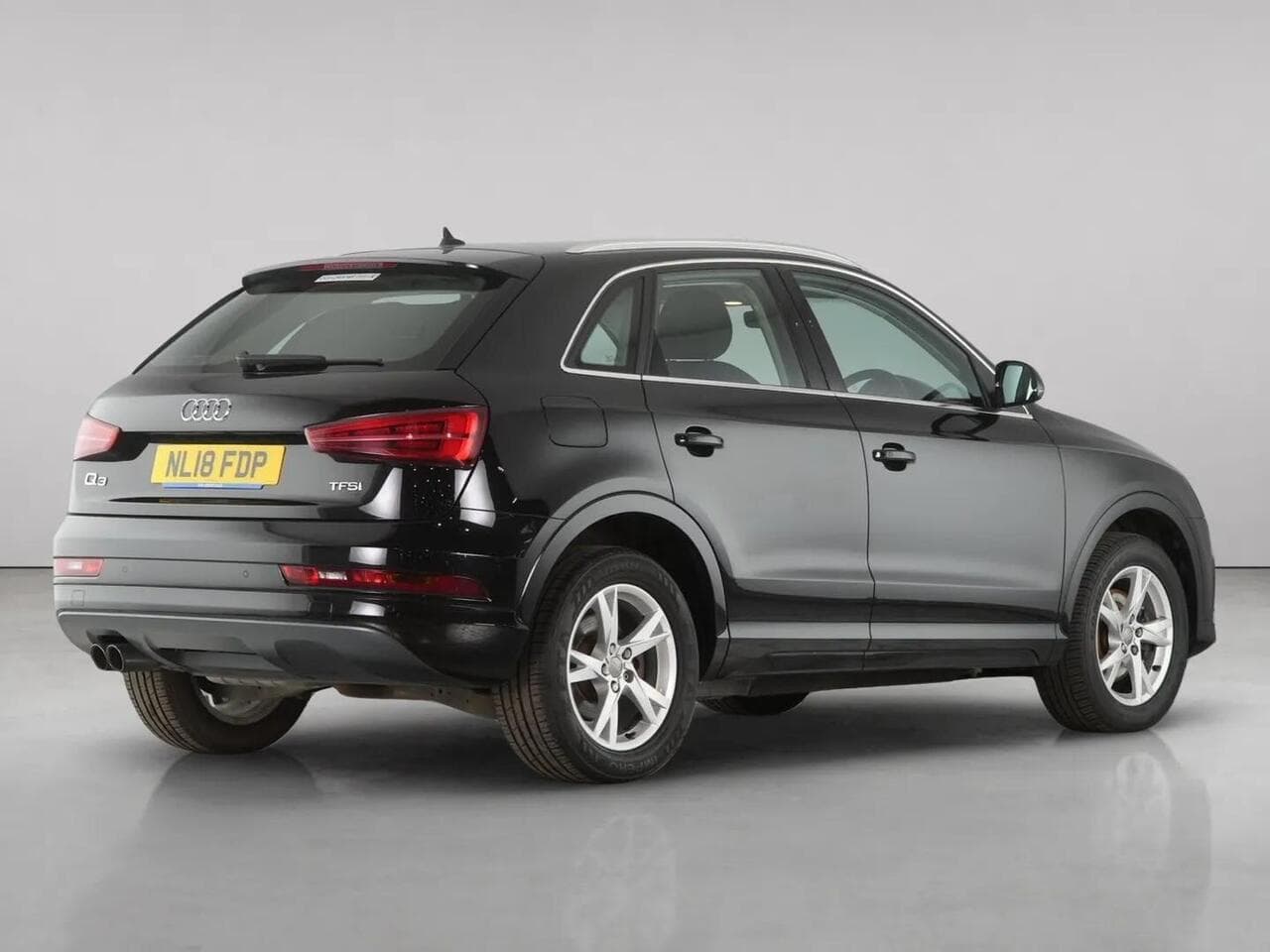 Audi Q3 thumbnail Rear Right
