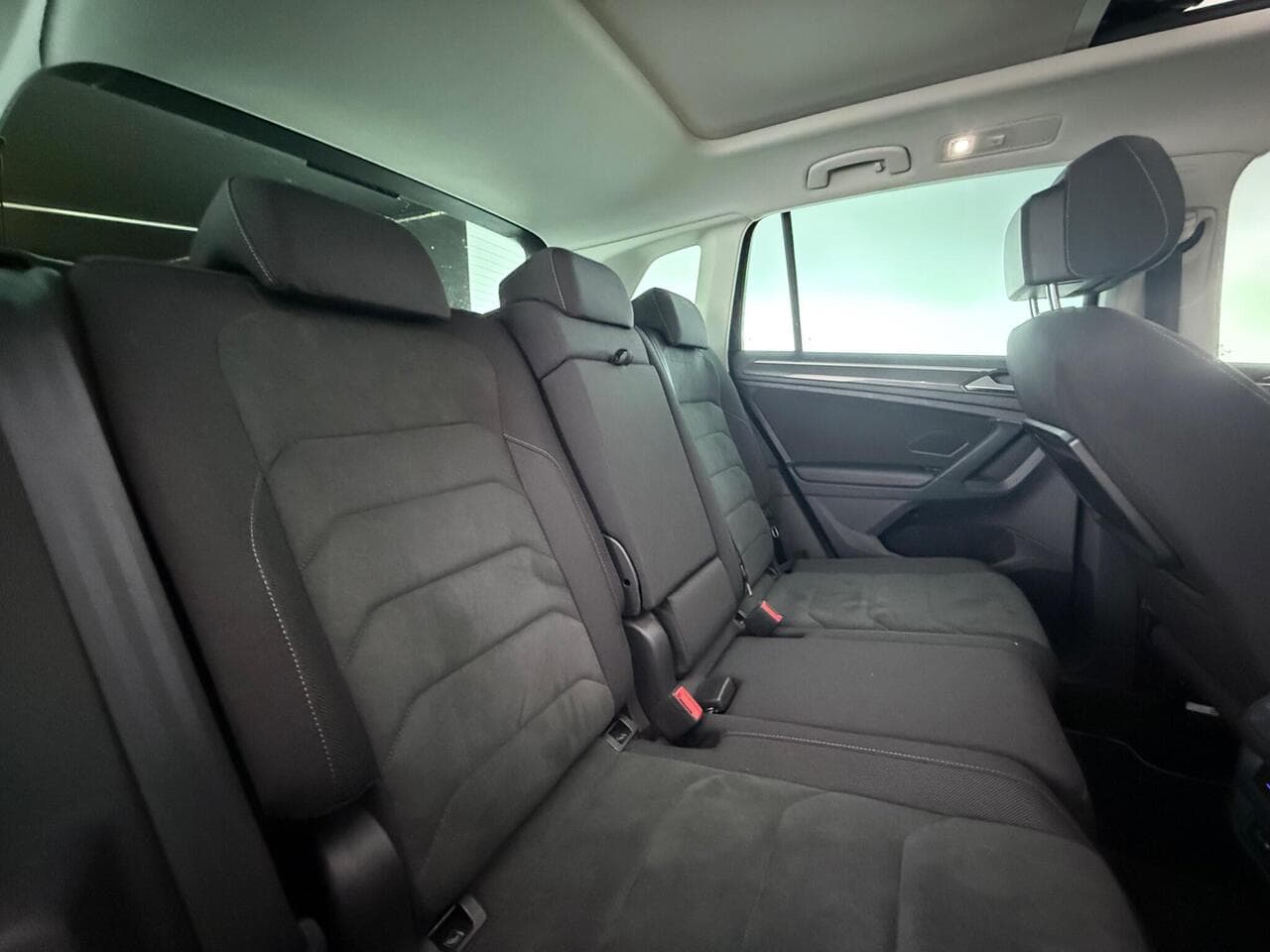 Volkswagen Tiguan thumbnail Seats Rear
