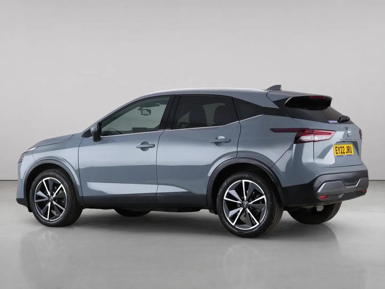 Nissan Qashqai thumbnail Side Left