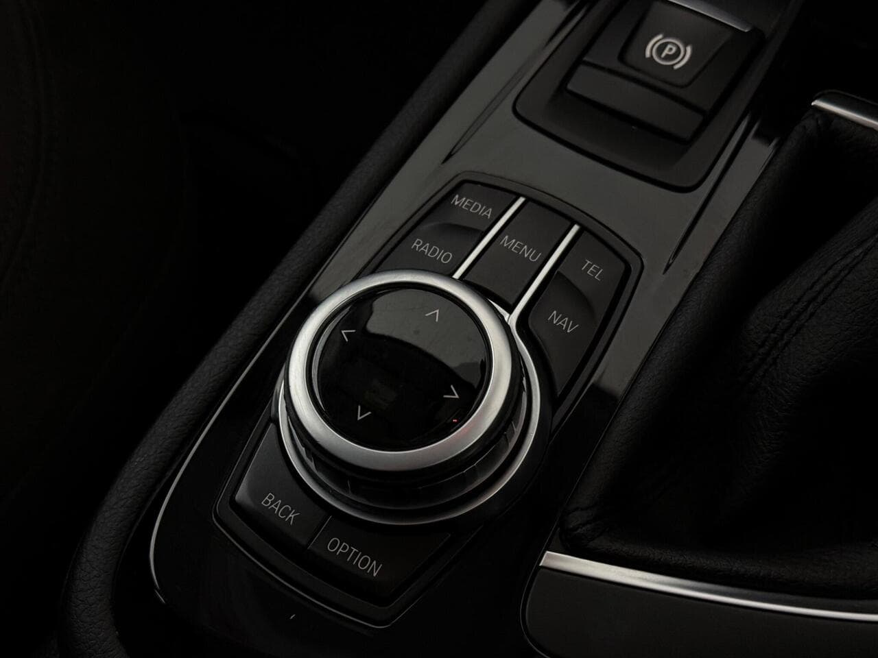 BMW 2 Series Active Tourer thumbnail Misc Controls