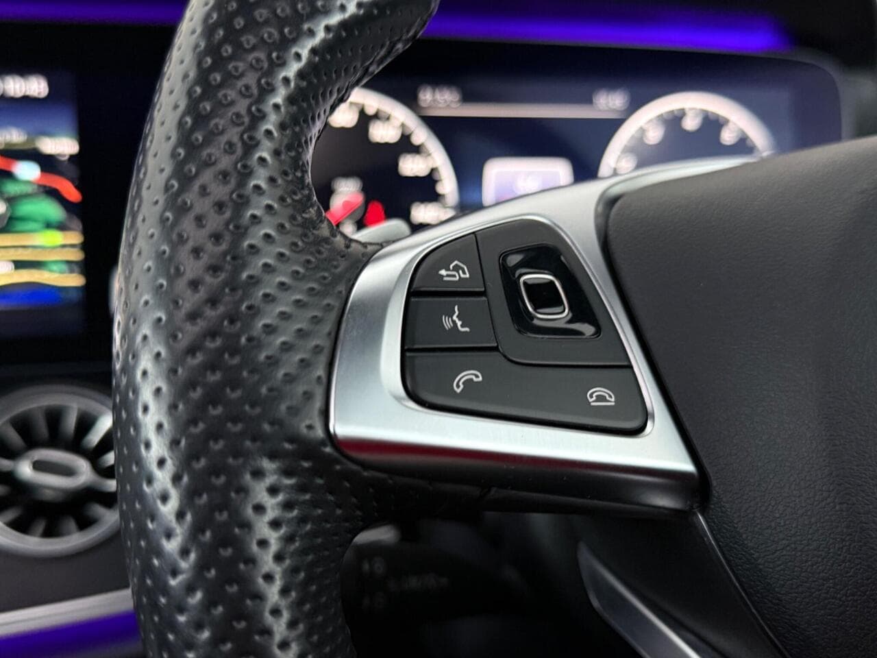 Mercedes-Benz E Class thumbnail Misc Controls
