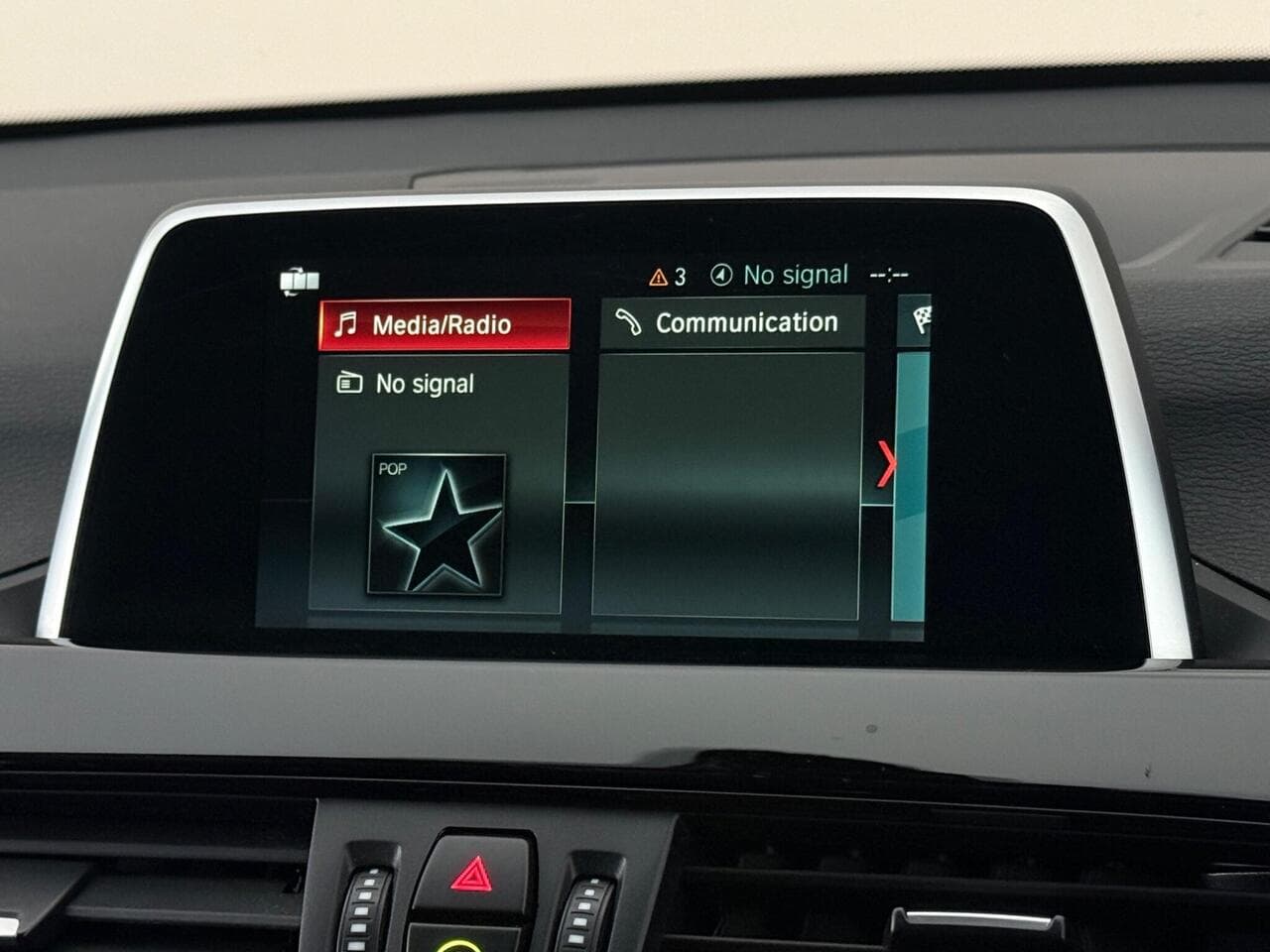 BMW X1 thumbnail Infotainment System