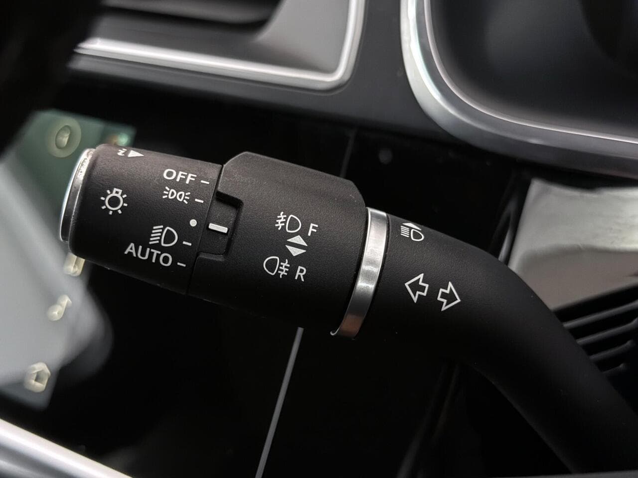 Jaguar I-PACE thumbnail Misc Controls