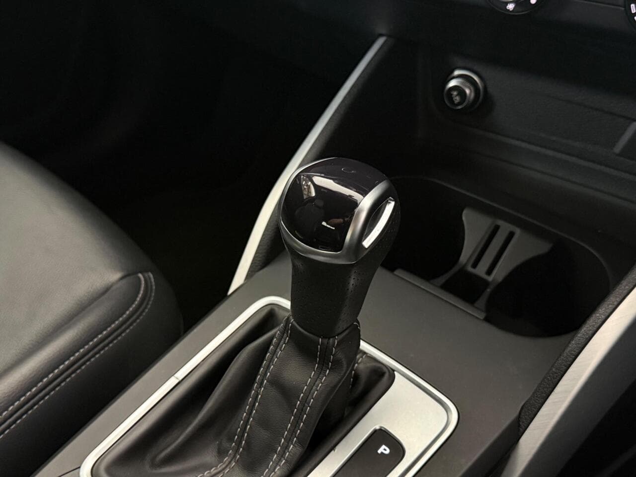 Audi Q2 thumbnail Interior Front