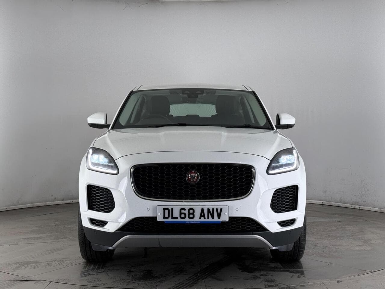 Jaguar E-PACE thumbnail Front