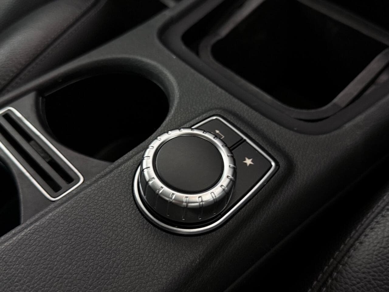 Mercedes-Benz GLA thumbnail Misc Controls