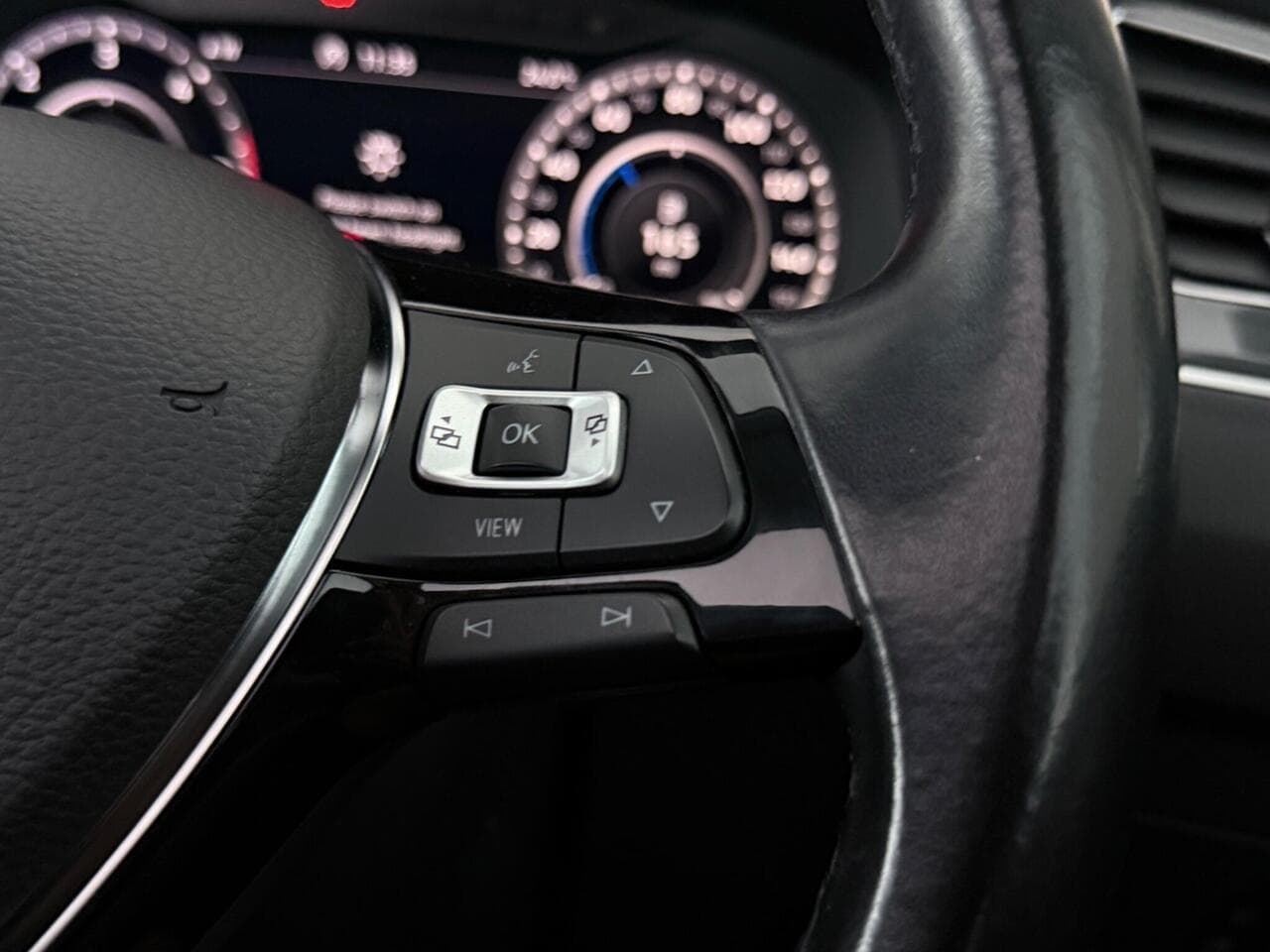 Volkswagen Tiguan Allspace thumbnail Misc Controls