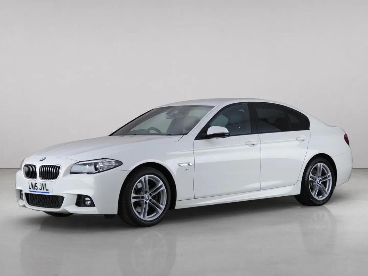 BMW 5 Series thumbnail Front Left