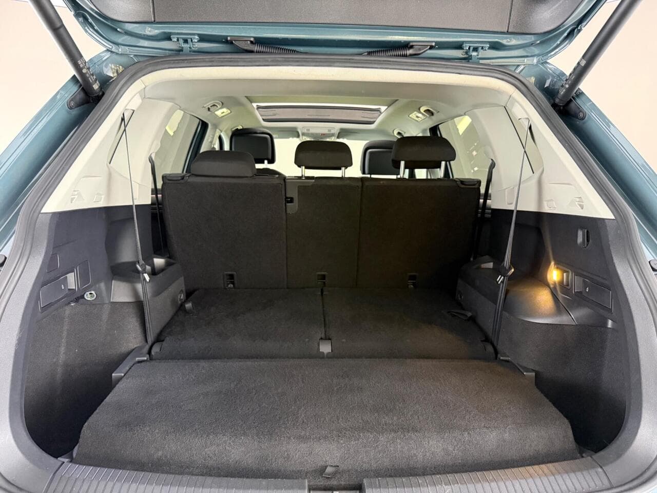 Volkswagen Tiguan Allspace thumbnail Boot