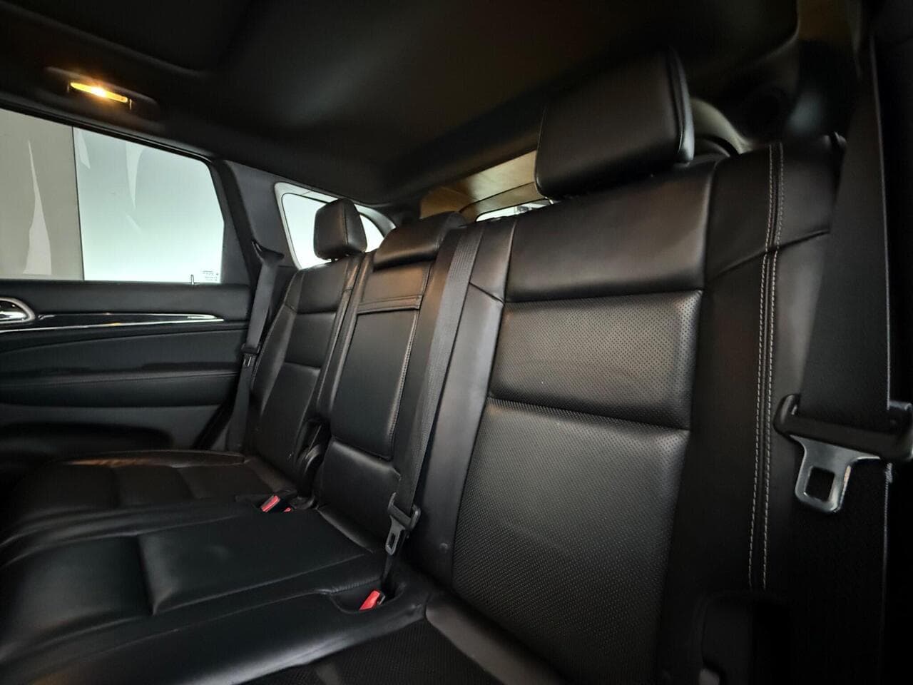 Jeep Grand Cherokee thumbnail Seats Rear