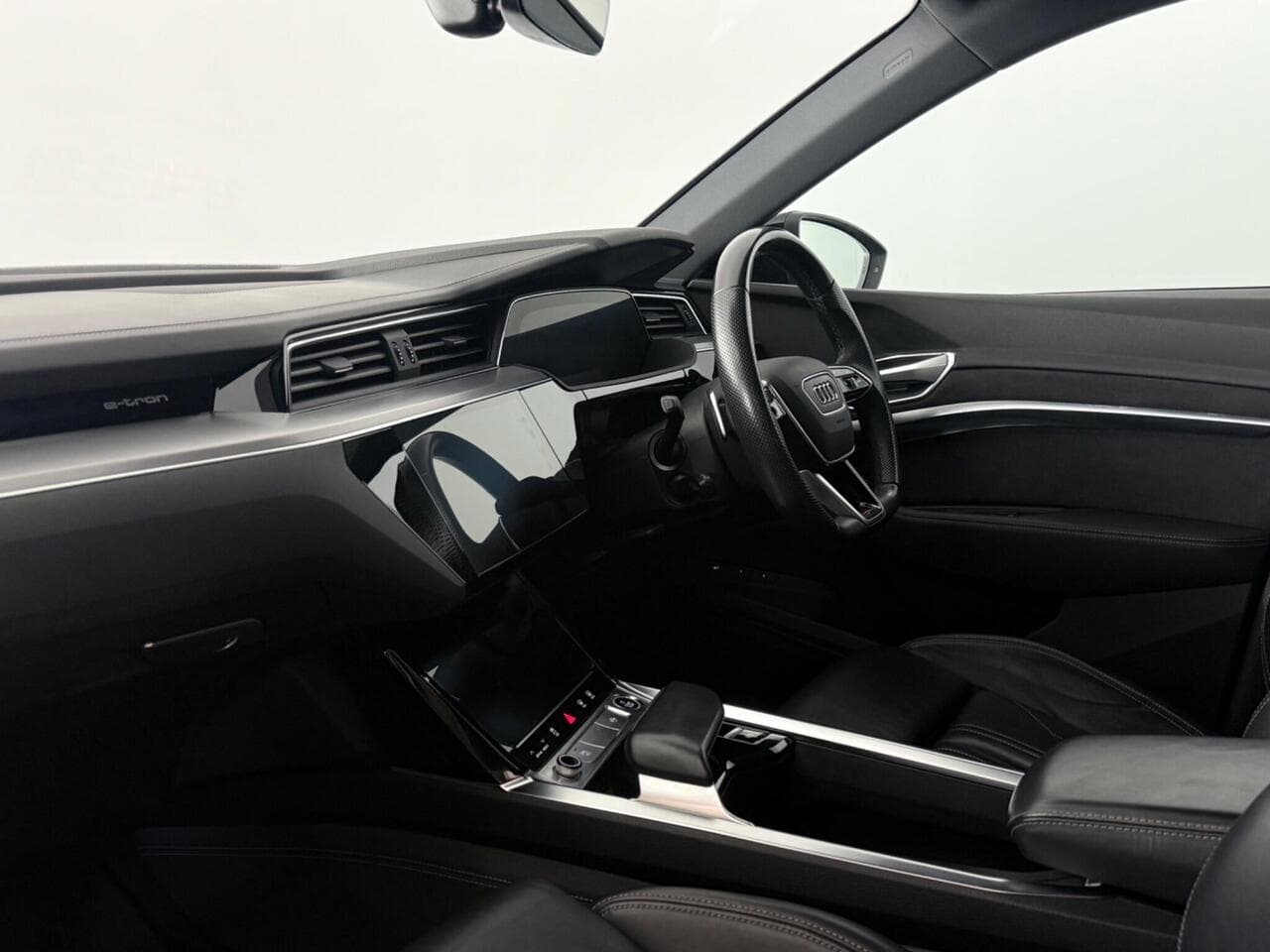 Audi e-tron thumbnail Interior Front
