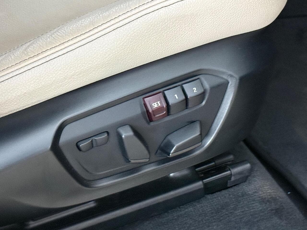 BMW X4 thumbnail Misc Controls