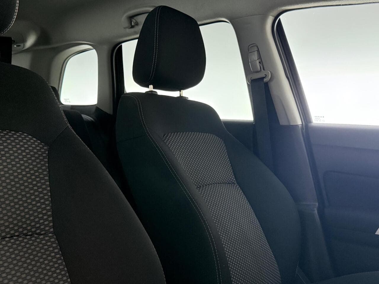 Suzuki Vitara thumbnail Seats Rear
