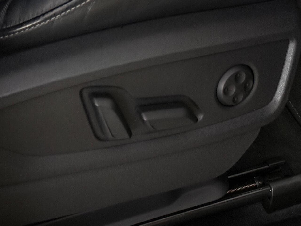 Audi Q5 thumbnail Misc Controls