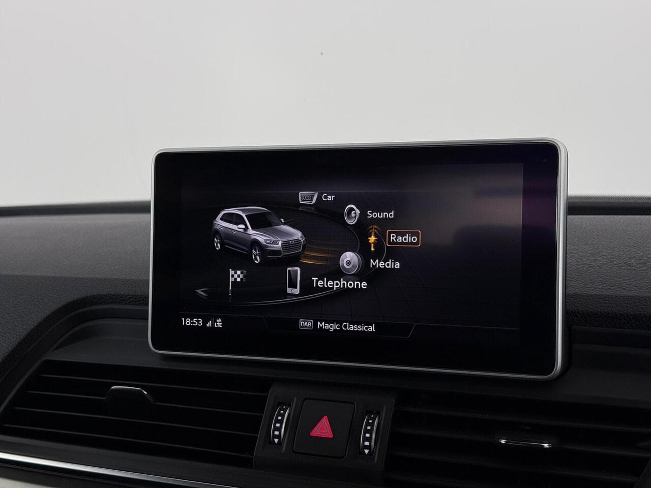 Audi Q5 thumbnail Infotainment System