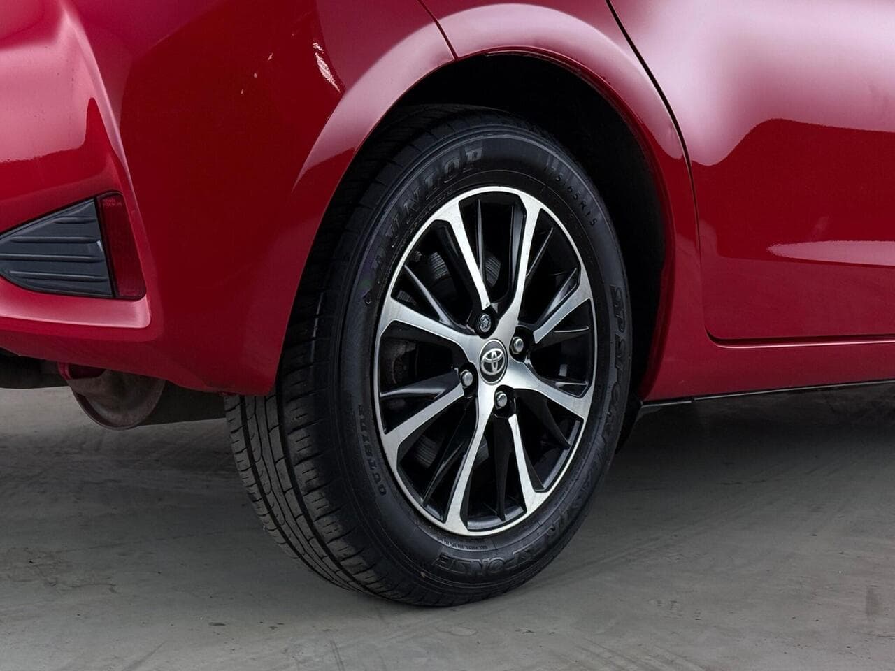 Toyota Yaris thumbnail Wheel