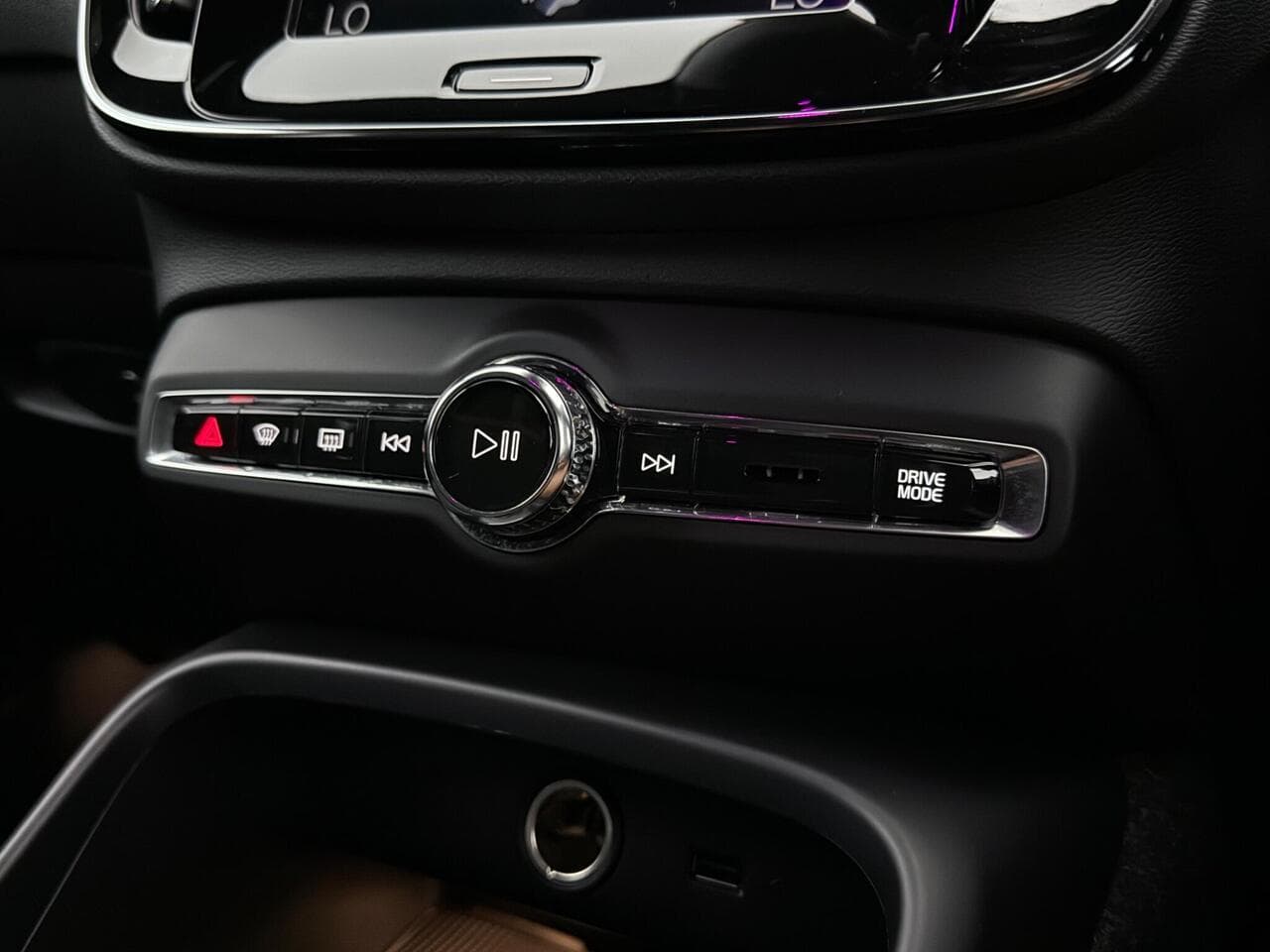 Volvo XC40 thumbnail Misc Controls