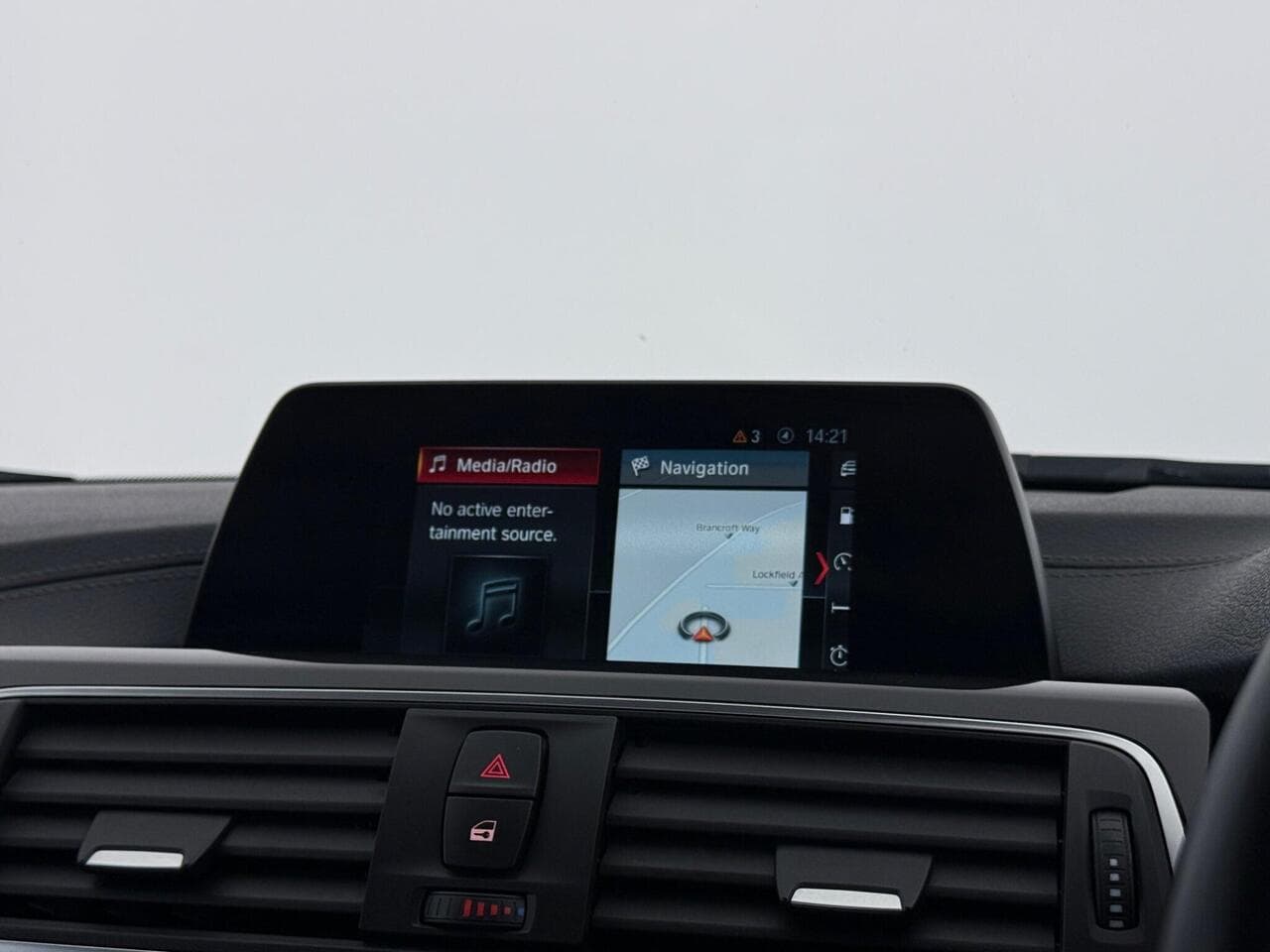 BMW 3 Series thumbnail Infotainment System