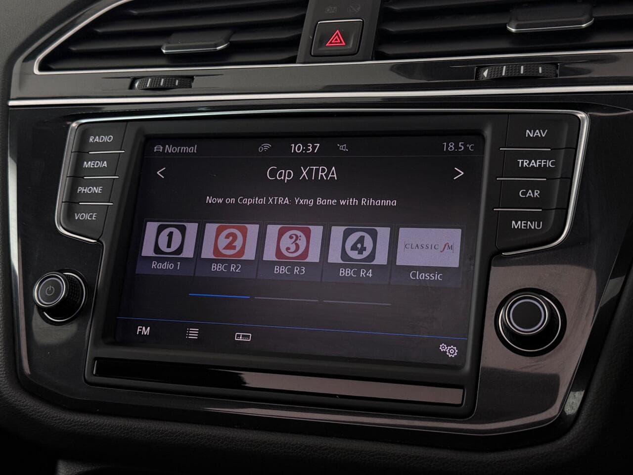 Volkswagen Tiguan thumbnail Infotainment System
