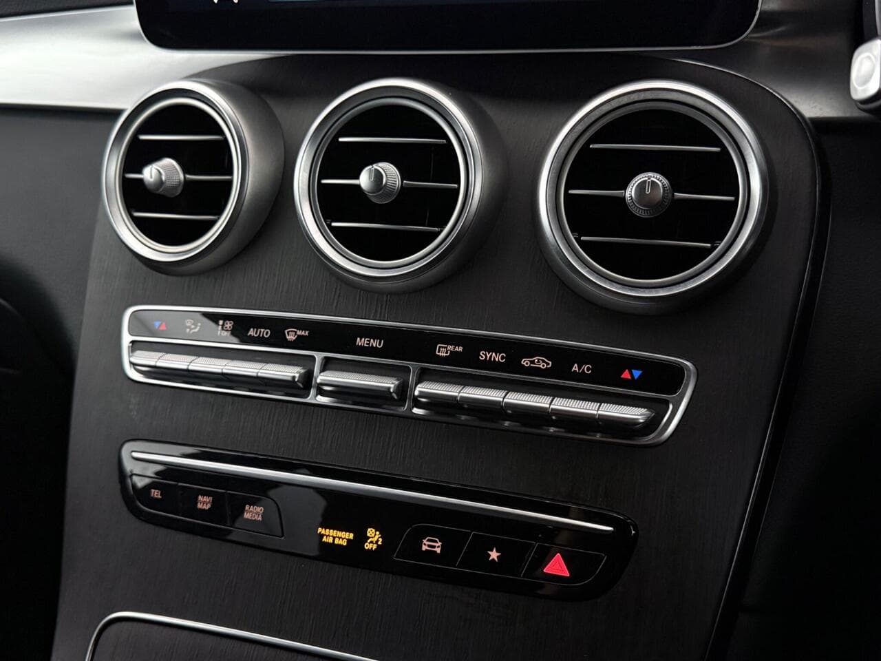 Mercedes-Benz GLC thumbnail Misc Controls