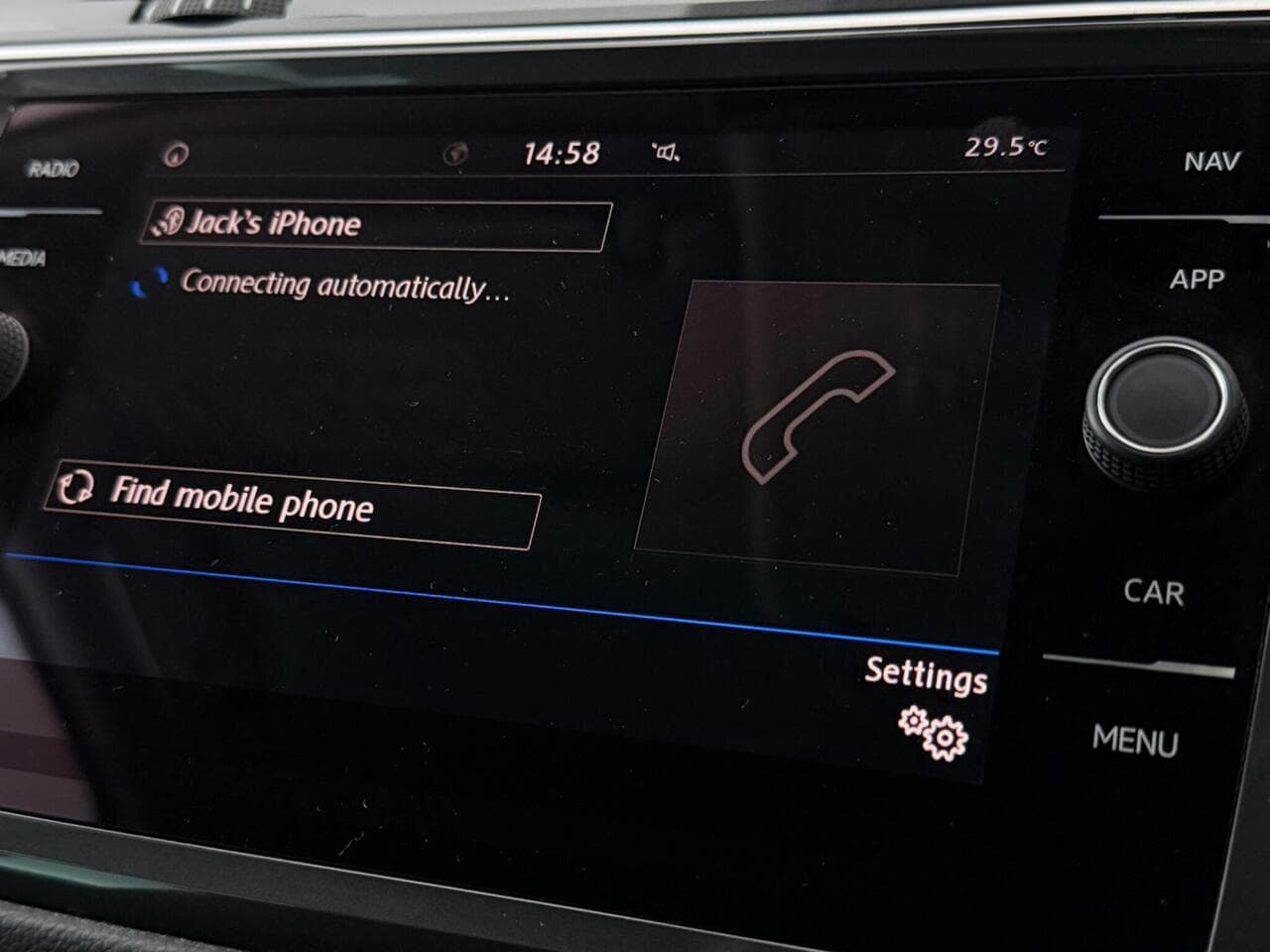 Volkswagen Tiguan thumbnail Infotainment System