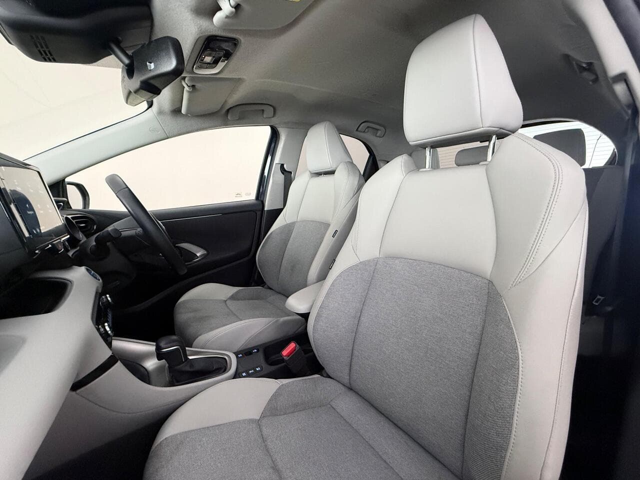 Toyota Yaris thumbnail Seat Front Passenger